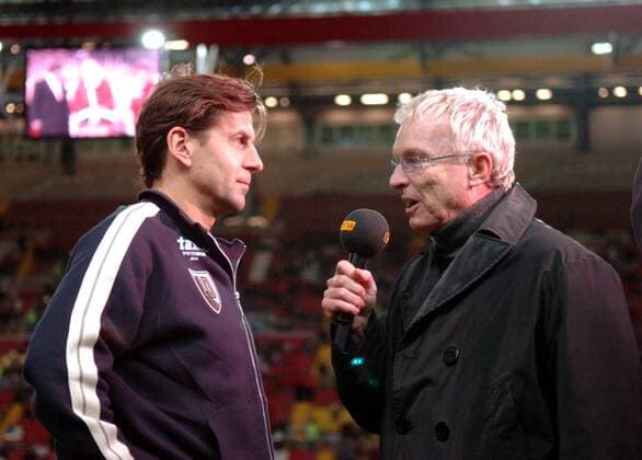 Trainer Heiko Weber (Jena, li.) im Interview bei Arena Reporter Uli Köhler Fußball 2. BL Herren Saison 2006 2007, FC Carl Zeiss Jena Gruppe Kaiserslautern Fußball 2. BL Herren Saison 2006 2007, FC Carl Zeiss Jena Gruppe Kaiserslautern
