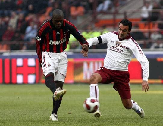 Clarence Seedorf (Milan, li.) gegen Simone Barone (FC Turin) -  Fußball Herren Serie A 2006 2007, 1. Italienische Liga, AC Mailand - Torino Calcio 0:0, Vdig Gruppe Mailand Dynamik, Fußball Herren Serie A 2006 2007, 1. Italienische Liga, AC Mailand - Torino Calcio 0:0, Vdig Gruppe Mailand Dynamik,