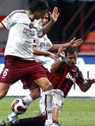 Alberto Gilardino (Milan, re.) gegen Gabriele Cioffi (FC Turin, li.) -  Fußball Herren Serie A 2006 2007, 1. Italienische Liga, AC Mailand - Torino Calcio 0:0, Vdig Gruppe Mailand Fußball Herren Serie A 2006 2007, 1. Italienische Liga, AC Mailand - Torino Calcio 0:0, Vdig Gruppe Mailand