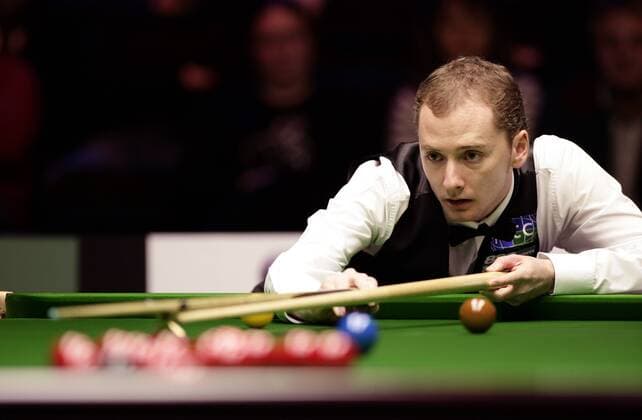 Graeme Dott (Schottland) spielt mit der Queuebrücke -  Billard Herren UK Championship 2006, Snooker Einzelbild York Billard Herren UK Championship 2006, Snooker Einzelbild York