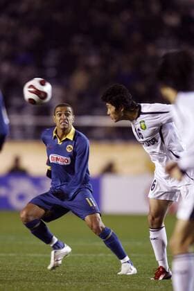 You Hwan Lim (Jeonbuk Motors, re.) - Kopfball, daneben Fabiano Pereira (Club America) -  (aflo1090) Fußball Herren FIFA Klub WM 2006, Club World Championship, Toyota Cup Gruppe Tokio Dynamik, Fußball Herren FIFA Klub WM 2006, Club World Championship, Toyota Cup Gruppe Tokio Dynamik,