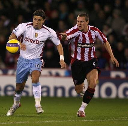 Milan Baros (Aston Villa, li.) gegen Phil Jagielka (Sheffield United) -  Fußball Herren English Premier League 2006 2007, 1. Englische Liga, Sheffield United - Aston Villa 2:2 Gruppe Sheffield Dynamik, Fußball Herren English Premier League 2006 2007, 1. Englische Liga, Sheffield United - Aston Villa 2:2 Gruppe Sheffield Dynamik,