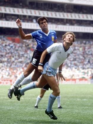 Terry Butcher (re., England) gegen Jose Brown (Argentinien) -  Fußball Länderspiel Herren WM 1986, Nationalteam, Nationaltrikot, Argentinien - England 2:1, Viertelfinale, Vdia Gruppe Mexiko Stadt, Mexico City Dynamik, Fußball Länderspiel Herren WM 1986, Nationalteam, Nationaltrikot, Argentinien - England 2:1, Viertelfinale, Vdia Gruppe Mexiko Stadt, Mexico City Dynamik,
