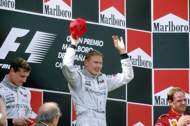 Siegerehrung GP Spanien 2000: Sieger Mika Häkkinen (Finnland, Mitte), David Coulthard (Schottland beide McLaren Mercedes, li.) und Rubens Barrichello (Brasilien Ferrari) Motorsport Grand Prix Herren Großer Preis von Spanien 2000, Formel 1 Weltmeisterschaft, F1, F, GP, WM Gruppe Circuit de Catalunya Barcelona Freude, Motorsport Grand Prix Herren Großer Preis von Spanien 2000, Formel 1 Weltmeisterschaft, F1, F, GP, WM Gruppe Circuit de Catalunya Barcelona Freude,