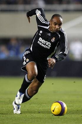 Emerson (Real Madrid) am Ball -  (pan17873) Fußball Herren Primera Division 2006 2007, 1. Spanische Liga, Real Madrid CF Einzelbild Barcelona Dynamik, Fußball Herren Primera Division 2006 2007, 1. Spanische Liga, Real Madrid CF Einzelbild Barcelona Dynamik,  