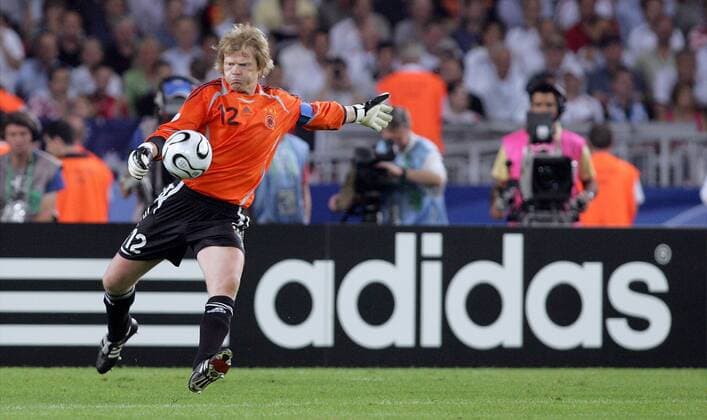 Torwart Oliver Kahn (Deutschland) zieht ab Fußball WM Herren WM 2006, Länderspiel, Nationalteam, Spiel um Platz 3, Nationaltrikot Einzelbild Stuttgart Dynamik, Fußball WM Herren WM 2006, Länderspiel, Nationalteam, Spiel um Platz 3, Nationaltrikot Einzelbild Stuttgart Dynamik,