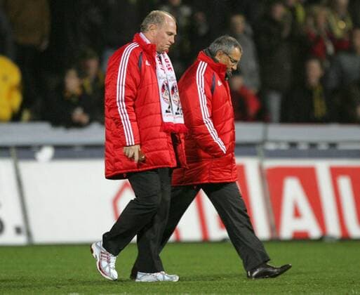 Manager Uli Hoeneß (li.) und Trainer Felix Magath (beide Bayern) - enttäuschter Abgang Fußball Herren DFB Pokal 2006 2007, Pokalspiel, FC Bayern München Gruppe Aachen Enttäuschung, Fußball Herren DFB Pokal 2006 2007, Pokalspiel, FC Bayern München Gruppe Aachen Enttäuschung,