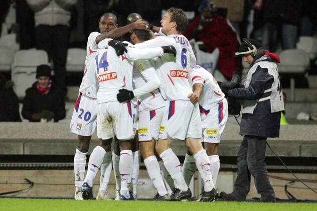 Torjubel Lyon u.a. Eric Abidal (li.) -  (pan17929) Fußball Herren Coupe de la Ligue 2006 2007 Französischer Pokal, Pokalspiel, Ligapokal Gruppe Lyon Freude, Fußball Herren Coupe de la Ligue 2006 2007 Französischer Pokal, Pokalspiel, Ligapokal Gruppe Lyon Freude,  