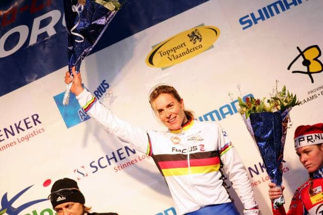 Hanka Kupfernagel (Deutschland Team Focus) - Siegerin beim Cyclocross Weltcup 2006 2007 in Hofstade -  (pan17975) Radsport Damen Weltcup 2006 2007, Welt Cup, Worldcup, World, WC, Crossrennen, Querfeldein, Querfeldeinfahren Einzelbild Hofstade Freude, Radsport Damen Weltcup 2006 2007, Welt Cup, Worldcup, World, WC, Crossrennen, Querfeldein, Querfeldeinfahren Einzelbild Hofstade Freude,  