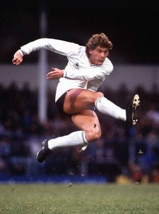 Glenn Hoddle (Tottenham Hotspur) zieht ab -  Fußball Herren English Football League First Division 1983 1984, One, 1. Englische Liga, Tottenham Hotspurs, Spurs Einzelbild London Dynamik, Höhe, Fußball Herren English Football League First Division 1983 1984, One, 1. Englische Liga, Tottenham Hotspurs, Spurs Einzelbild London Dynamik, Höhe,