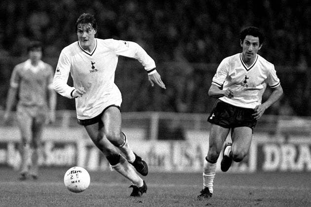 Glenn Hoddle (li.) am Ball, daneben Osvaldo Ardiles (beide Tottenham Hotspur) -  Fußball Herren FA Cup 1980 1981, Pokal, Pokalspiel, Finale, Endspiel, Tottenham Hotspurs, Spurs Gruppe London Dynamik, Fußball Herren FA Cup 1980 1981, Pokal, Pokalspiel, Finale, Endspiel, Tottenham Hotspurs, Spurs Gruppe London Dynamik,