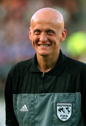 FIFA Schiedsrichter Pierluigi Collina (Italien) -  Fußball Länderspiel Herren Europameisterschaft 2000, Viertelfinale, Vneg Porträt Brügge Fußball Länderspiel Herren Europameisterschaft 2000, Viertelfinale, Vneg Porträt Brügge