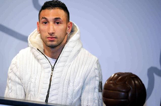 Neuzugang Nadir Belhadj (Lyon) wird vorgestellt - (pan18109) Fußball Herren Ligue 1 2006 2007, 1. Französische Liga, Olympique Lyonnais, OL Einzelbild o0 Pressekonferenz, PK, Lyon Fußball Herren Ligue 1 2006 2007, 1. Französische Liga, Olympique Lyonnais, OL Einzelbild o0 Pressekonferenz, PK, Lyon
