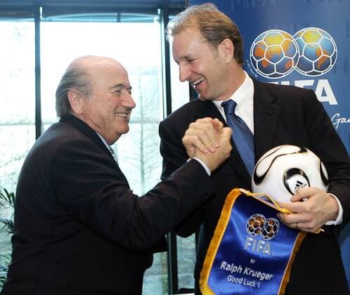 FIFA Präsident Joseph S. Blatter (li.) und Eishockey Nationaltrainer Ralph Krüger (beide Schweiz) während des Fifa Apero 2007 in Zürich -  Fußball Herren FIFA Apero 2007, Empfang, Neujahrsempfang Gruppe Zürich Harmonie, Freude, Fußball Herren FIFA Apero 2007, Empfang, Neujahrsempfang Gruppe Zürich Harmonie, Freude,