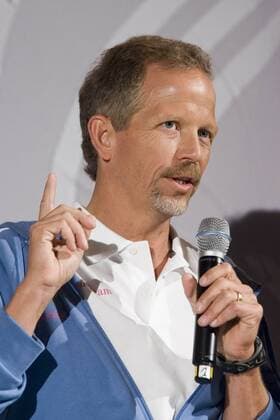 Teammanager Bob Stapleton (USA T Mobile) am Mikrofon Radsport Herren Straßenradsport 2007, Straße, Rad, Vorstellung, Präsentation, Pressetermin, Teampräsentation Einzelbild Mallorca Radsport Herren Straßenradsport 2007, Straße, Rad, Vorstellung, Präsentation, Pressetermin, Teampräsentation Einzelbild Mallorca