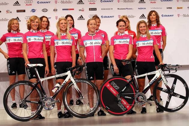 Teampräsentation T Mobile Team, hi.v.li.: Anke Wichmann (Deutschland), Oenone Wood (Australien), Suzanne de Goede (Niederlande), Ina Yoko Teutenberg (Deutschland), Linda Villumsen (Dänemark), Kim Anderson (USA); vorn: Chantal Beltman (Niederlande) ... Radsport Damen Straßenradsport 2007, Straße, Rad, Vorstellung, Präsentation, Pressetermin, Sponsorentafel Totale Werbetafel Mallorca Radsport Damen Straßenradsport 2007, Straße, Rad, Vorstellung, Präsentation, Pressetermin, Sponsorentafel Totale Werbetafel Mallorca