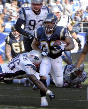 Michael Turner (San Diego Chargers, re.) wird von James Sanders (New England Patriots) getackelt -  (SDP2007011402) American Football Herren NFL Divisional Playoffs 2006 2007, Playoffs, Playoff, Off Gruppe San Diego Dynamik, American Football Herren NFL Divisional Playoffs 2006 2007, Playoffs, Playoff, Off Gruppe San Diego Dynamik,