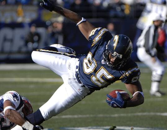 Antonio Gates (San Diego Chargers, re.) wird getackelt -  (SDP2007011403) American Football Herren NFL Divisional Playoffs 2006 2007, Playoffs, Playoff, Off Gruppe San Diego Dynamik, American Football Herren NFL Divisional Playoffs 2006 2007, Playoffs, Playoff, Off Gruppe San Diego Dynamik,