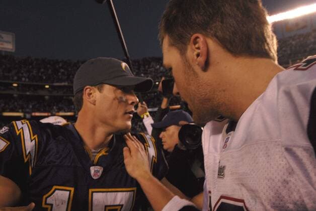 Tom Brady (New England Patriots, re.) versucht Philip Rivers (San Diego Chargers) nach dessen Ausscheiden aus den Playoffs zu trösten -  (SDP2007011404) American Football Herren NFL Divisional Playoffs 2006 2007, Playoffs, Playoff, Off Gruppe San Diego Kameradschaft, American Football Herren NFL Divisional Playoffs 2006 2007, Playoffs, Playoff, Off Gruppe San Diego Kameradschaft,