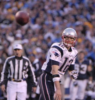 Tom Brady (New England Patriots) wirft den Ball -  (SDP2007011407) American Football Herren NFL Divisional Playoffs 2006 2007, Playoffs, Playoff, Off Einzelbild San Diego Spannung, American Football Herren NFL Divisional Playoffs 2006 2007, Playoffs, Playoff, Off Einzelbild San Diego Spannung,