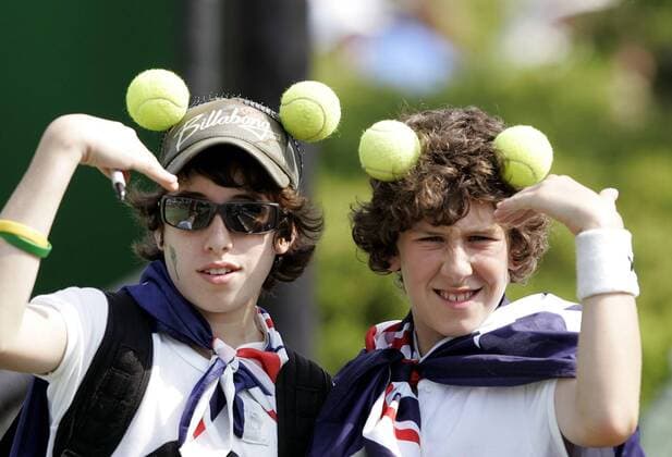 Australische Tennisfans mit Tennisbällen im Haar Tennis Herren Australian Open 2007, Grand Slam, ATP Tour, Australischer, Gruppe Melbourne Tennis Herren Australian Open 2007, Grand Slam, ATP Tour, Australischer, Gruppe Melbourne