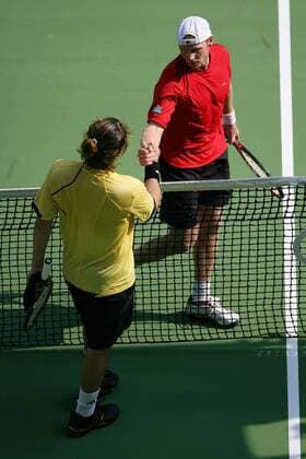 Rainer Schüttler (Deutschland, re.) gratuliert Marcos Baghdatis (Zypern) Tennis Herren Australian Open 2007, ATP Tour, Grand Slam Gruppe Melbourne Tennis Herren Australian Open 2007, ATP Tour, Grand Slam Gruppe Melbourne