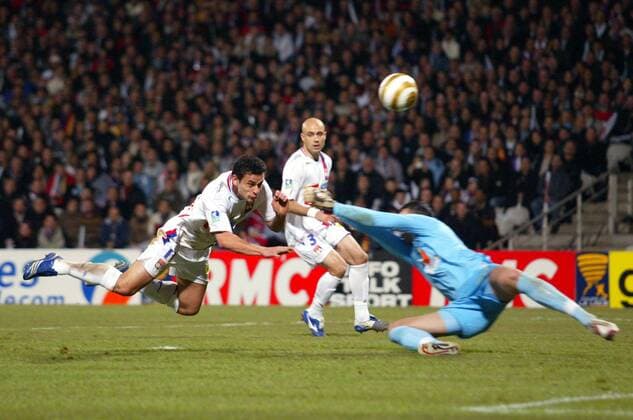 Fred (Lyon, li.) gegen Torwart Yohann Pele (Le Mans) - (pan18250) Fußball Herren Coupe de la Ligue 2006 2007, Französischer Pokal, Pokalspiel, Halbfinale, OL Gruppe Lyon Dynamik, Fußball Herren Coupe de la Ligue 2006 2007, Französischer Pokal, Pokalspiel, Halbfinale, OL Gruppe Lyon Dynamik,