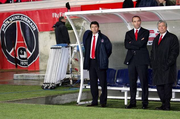Trainerbank Paris St. Germain, v.li.: Co Trainer Yves Colleu, Trainer Paul Le Guen und Präsident Alain Cayzac -  (pan18253) Fußball Herren Ligue 1 2006 2007, 1. Französische Liga, Paris Saint Germain, PSG Gruppe Paris Fußball Herren Ligue 1 2006 2007, 1. Französische Liga, Paris Saint Germain, PSG Gruppe Paris  