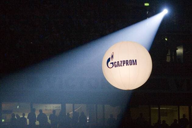 Werbeballon des Gasversorgers Gazprom, welcher neuer Schalke Hauptsponsor ist Fußball 1. BL Herren Test Testspiel 2007, Vorstellung, Präsentation, Show, Showprogramm, Rahmenprogramm, Versorger Einzelbild Luftballons Gelsenkirchen, , FC Schalke 04 Fußball 1. BL Herren Test Testspiel 2007, Vorstellung, Präsentation, Show, Showprogramm, Rahmenprogramm, Versorger Einzelbild Luftballons Gelsenkirchen, , FC Schalke 04
