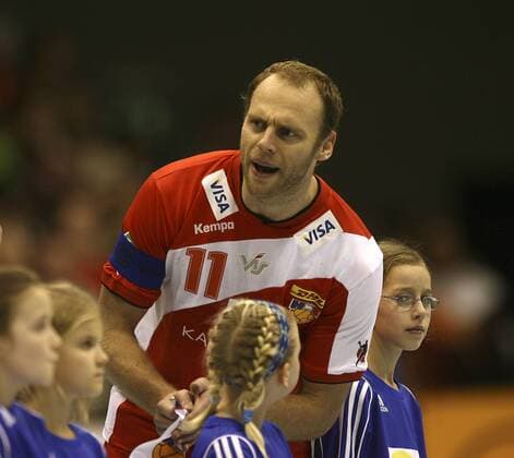 Olafur Stefansson (Island) feuert seine Mannschaft an Handball WM Herren WM 2007, Länderspiel, Nationalteam, Nationaltrikot, Island, Gruppe B Gruppe Magdeburg Handball WM Herren WM 2007, Länderspiel, Nationalteam, Nationaltrikot, Island, Gruppe B Gruppe Magdeburg