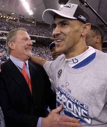 Trainer Tony Dungy (re.) und Eigentümer Jim Irsay (beide Indianapolis Colts) gewinnen die AFC Conference Championships 2007 - (ind2007012126) American Football Herren NFL Conference Championships 2006 2007, AFC, Playoffs, Playoff, Play Offs, Off, Halbfinale Gruppe Indianapolis Glück, Freude, American Football Herren NFL Conference Championships 2006 2007, AFC, Playoffs, Playoff, Play Offs, Off, Halbfinale Gruppe Indianapolis Glück, Freude,