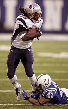 Antoine Bethea (Indianapolis Colts, re.) hängt Laurence Maroney (New England Patriots) am Hacken - (ind2007012114) American Football Herren NFL Conference Championships 2006 2007, AFC, Playoffs, Playoff, Play Offs, Off, Halbfinale Gruppe Indianapolis Colts - New England Patriots 38:34 Indianapolis Dynamik, American Football Herren NFL Conference Championships 2006 2007, AFC, Playoffs, Playoff, Play Offs, Off, Halbfinale Gruppe Indianapolis Colts - New England Patriots 38:34 Indianapolis Dynamik,