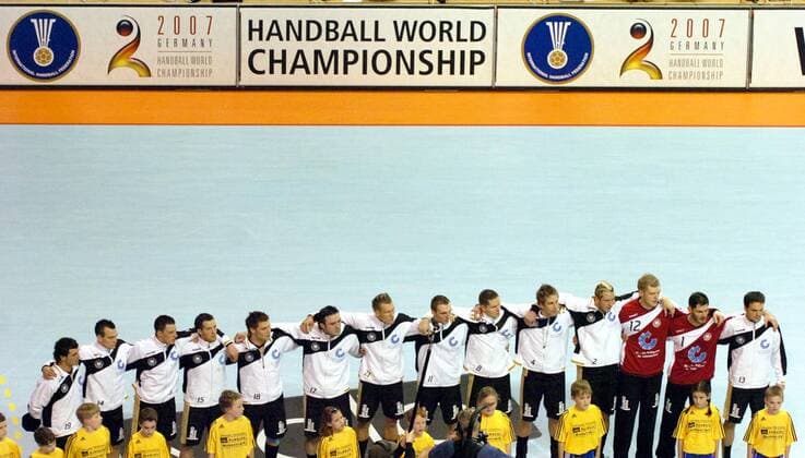 2007 Germany - Handball World Championship - Gastgeber Deutschland will den Titel im eigenen Land gewinnen Handball WM Herren WM 2007, Länderspiel, Nationalteam, Gruppe C, Deutschland, Einzelbild Berlin Handball WM Herren WM 2007, Länderspiel, Nationalteam, Gruppe C, Deutschland, Einzelbild Berlin