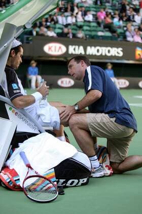 Thomas Haas (Deutschland) wird am Oberschenkel behandelt Tennis Herren Australian Open 2007, Grand Slam, ATP Tour Gruppe Melbourne Tennis Herren Australian Open 2007, Grand Slam, ATP Tour Gruppe Melbourne