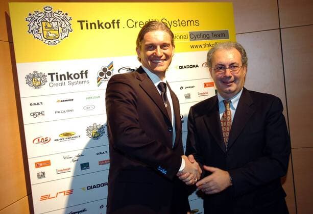 Angelo Zomegnan (Italien, re.), Chef des Giro Veranstalters RCS und Vizepräsident des AIOCC und Teameigner Oleg Tinkov (Rußland Tinkoff Credit Systems) anlässlich der Teampräsentation von Tinkoff Credit Systems - Radsport Herren Straßenradsport 2007, Straße, Rad, Vorstellung, Präsentation, Pressetermin, Vdig Gruppe lachen, lächeln, shakehands, shake hands Rom Radsport Herren Straßenradsport 2007, Straße, Rad, Vorstellung, Präsentation, Pressetermin, Vdig Gruppe lachen, lächeln, shakehands, shake hands Rom