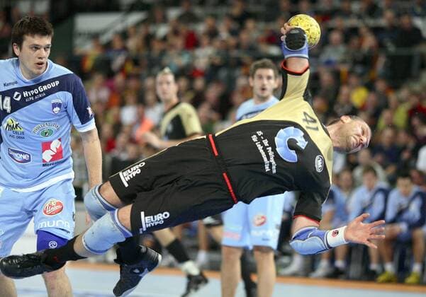 Christian Schwarzer (Deutschland) am Ball Handball WM Herren WM 2007, Länderspiel, Nationalteam, Nationaltrikot, Hauptrunde o0 Gruppe I Gruppe Halle Westfalen Dynamik, Handball WM Herren WM 2007, Länderspiel, Nationalteam, Nationaltrikot, Hauptrunde o0 Gruppe I Gruppe Halle Westfalen Dynamik,