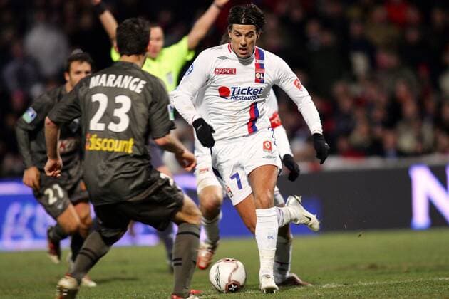 Milan Baros (Lyon, re.) gegen Florian Marange (Bordeaux) -  (pan18380) Fußball Herren Ligue 1 2006 2007, 1. Französische Liga, Olympique Lyonnais - Girondins de Bordeaux 1:2, OL Gruppe Lyon Dynamik, Fußball Herren Ligue 1 2006 2007, 1. Französische Liga, Olympique Lyonnais - Girondins de Bordeaux 1:2, OL Gruppe Lyon Dynamik,  