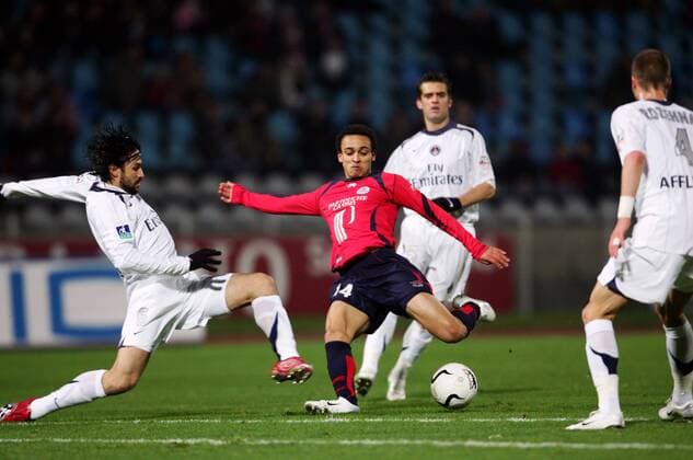 Peter Odemwingie (Lille, Mitte) gegen Mario Yepes (Paris St. Germain) - (pan18386) Fußball Herren Ligue 1 2006 2007, 1. Französische Liga, OSC Lille - Paris Saint Germain, PSG, St. Gruppe Lille Dynamik, Fußball Herren Ligue 1 2006 2007, 1. Französische Liga, OSC Lille - Paris Saint Germain, PSG, St. Gruppe Lille Dynamik,