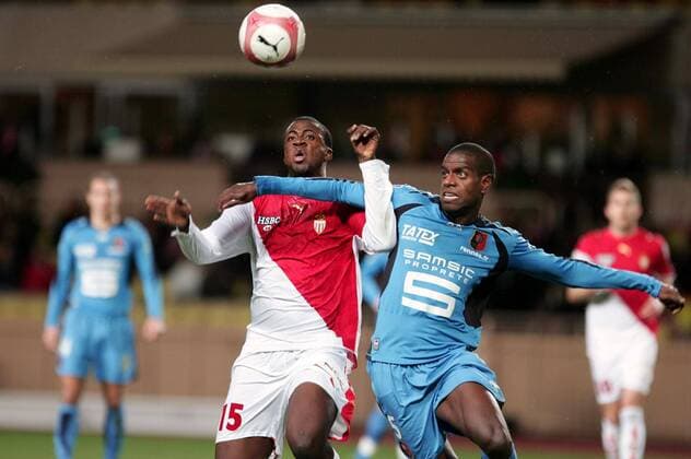 Yaya Toure (Monaco, li.) gegen Jacques Faty (Rennes) -  (pan18390) Fußball Herren Ligue 1 2006 2007, 1. Französische Liga, AS Monaco - Stade Rennais 0:2, Rennes Gruppe Monaco Dynamik, Fußball Herren Ligue 1 2006 2007, 1. Französische Liga, AS Monaco - Stade Rennais 0:2, Rennes Gruppe Monaco Dynamik,  