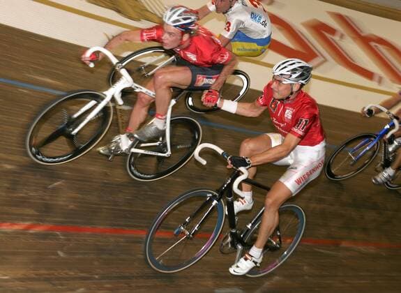 Olaf Pollack (Deutschland, re.) übergibt an Iljo Keisse (Belgien) Radsport Herren 96. Berliner Tage Rennen 2007, Sechstagerennen, Sechstage, Sechs, Sixdays, six days, Vdig Gruppe Berlin Radsport Herren 96. Berliner Tage Rennen 2007, Sechstagerennen, Sechstage, Sechs, Sixdays, six days, Vdig Gruppe Berlin