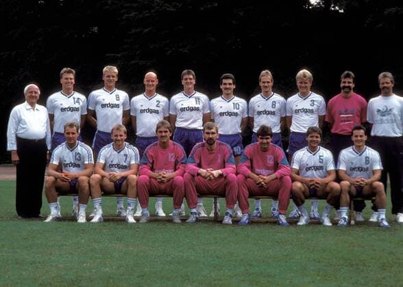 Kader VfL Gummersbach 1990 91 - vorn v.li. Knut Bünger, Michael Lehnertz, Torwart Thomas Heil, Torwart Andreas Thiel, Torwart Ralf Maurer, Michael Schröder, Uli Derad - hi.v.li. x, Gunnar Jaeger, Klaus Dieter Pedersen, Ralph Heinzemann, Andreas Dörhöfer.. Handball 1. BL Herren Saison 1990 1991, VfL Gummersbach, Vorstellung, Präsentation, Pressetermin, Totale Aufnahmedatum geschätzt Gummersbach Handball 1. BL Herren Saison 1990 1991, VfL Gummersbach, Vorstellung, Präsentation, Pressetermin, Totale Aufnahmedatum geschätzt Gummersbach