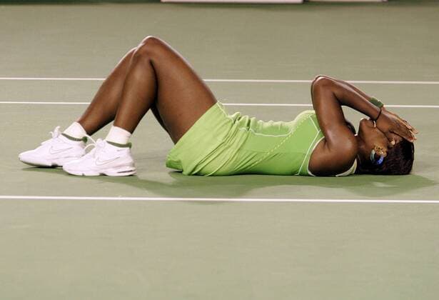 Siegerin Serena Williams (USA) jubelnd am Boden Tennis Damen Australian Open 2007, WTA Tor, Grand Slam, Finale, Endspiel Einzelbild Melbourne Freude, Begeisterung, Tennis Damen Australian Open 2007, WTA Tor, Grand Slam, Finale, Endspiel Einzelbild Melbourne Freude, Begeisterung,