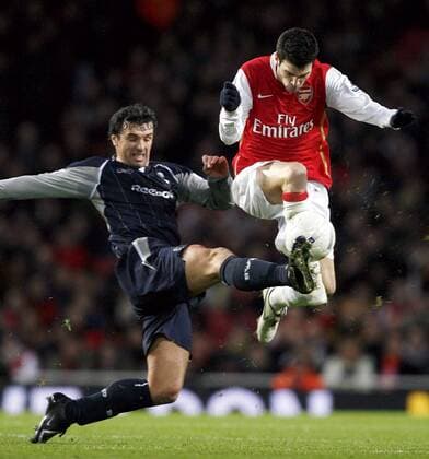 Cesc Fabregas (Arsenal, re.) gegen Gary Speed (Bolton) - EDITORIAL USE ONLY. No use with unauthorised audio, video, data, fixture lists, club league logos or live services. Online in-match use limited to 120 images, no video emulation. No use in betting, games or single club league player publications. Fußball Herren FA Cup 2006 2007, Pokal, Pokalspiel, Arsenal FC London - Bolton Wanderers 1:1 Gruppe o0 english, englischer London Dynamik, Kampf, Höhe, Fußball Herren FA Cup 2006 2007, Pokal, Pokalspiel, Arsenal FC London - Bolton Wanderers 1:1 Gruppe o0 english, englischer London Dynamik, Kampf, Höhe,