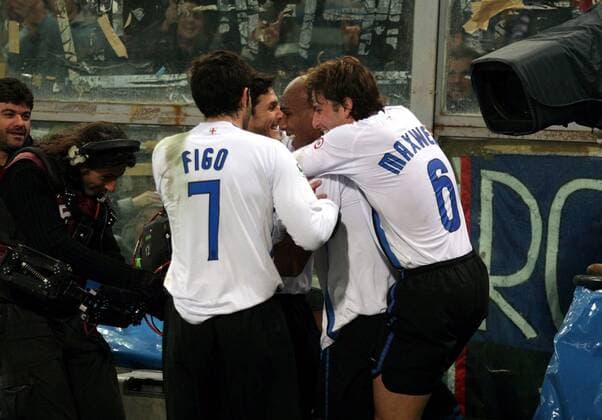 Torjubel Inter, v.li.: Luis Figo, Torschütze Maicon und Maxwell Scherrer -  Fußball Herren Serie A 2006 2007, 1. Italienische Liga, FC Internazionale Mailand Gruppe Genua Freude, Fußball Herren Serie A 2006 2007, 1. Italienische Liga, FC Internazionale Mailand Gruppe Genua Freude,