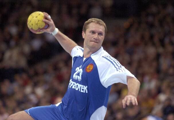 Eduard Koksharov (Rußland) am Ball Handball WM Herren WM 2007, Länderspiel, Nationalteam, Nationaltrikot, Viertelfinale Einzelbild Hamburg Dynamik, Handball WM Herren WM 2007, Länderspiel, Nationalteam, Nationaltrikot, Viertelfinale Einzelbild Hamburg Dynamik,