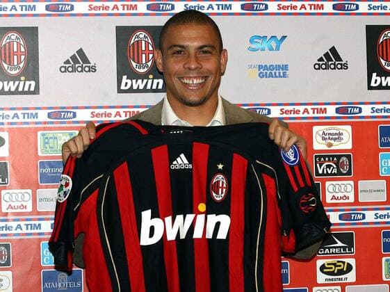 Neuzugang Ronaldo (Milan) präsentiert sein neues Trikot -  Fußball Herren Serie A 2006 2007, 1. Italienische Liga, AC Mailand Einzelbild Mailand Freude, Fußball Herren Serie A 2006 2007, 1. Italienische Liga, AC Mailand Einzelbild Mailand Freude,