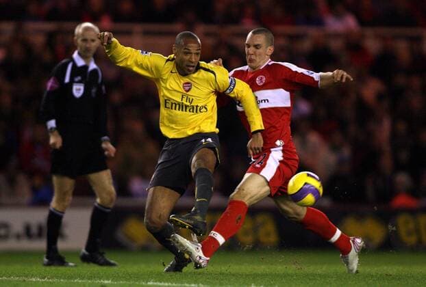 Thierry Henry (Arsenal, li.) gegen Emanuel Pogatetz (Middlesbrough) -  Fußball Herren English Premier League 2006 2007, 1. Englische Liga, Middlesbrough FC - Arsenal London FC 1:1 Gruppe Middlesbrough Dynamik, Fußball Herren English Premier League 2006 2007, 1. Englische Liga, Middlesbrough FC - Arsenal London FC 1:1 Gruppe Middlesbrough Dynamik,