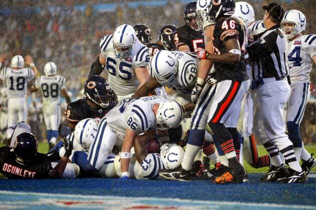 Dominic Rhodes (Indianapolis Colts, Mitte u.) hat die Endzone mit Ball erreicht - (pan18561) American Football Herren 41. NFL Superbowl 2006 2007, Super Bowl XLI, Finale, Endspiel Gruppe Miami Freude, Begeisterung, American Football Herren 41. NFL Superbowl 2006 2007, Super Bowl XLI, Finale, Endspiel Gruppe Miami Freude, Begeisterung,