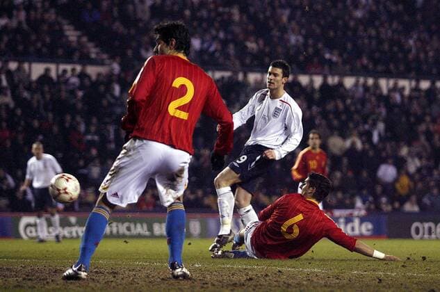 David Nugent (England U21, Mitte) trifft ein Tor gegen Raul Garcia Escudero (re.) und Antonio Barragan (beide Spanien U21) - EDITORIAL USE ONLY. No use with unauthorised audio, video, data, fixture lists, club league logos or live services. Online in-match use limited to 120 images, no video emulation. No use in betting, games or single club league player publications. Fußball Länderspiel Herren U 21 Freundschaftsspiel 2007, Test, Testspiel, Nationalmannschaft, Nationalteam, Nationaltrikot Gruppe Derby Dynamik, Fußball Länderspiel Herren U 21 Freundschaftsspiel 2007, Test, Testspiel, Nationalmannschaft, Nationalteam, Nationaltrikot Gruppe Derby Dynamik,