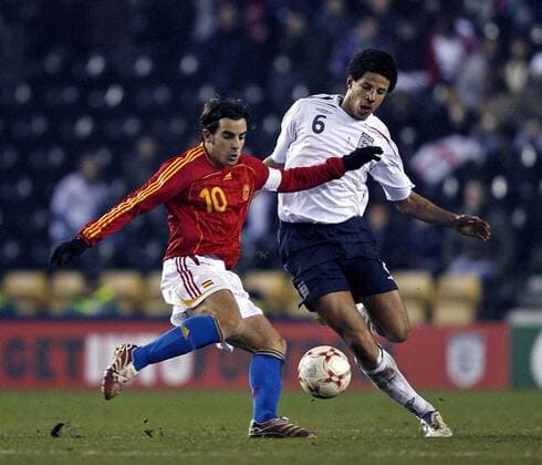 Jurado (Spanien U21, li.) gegen Curtis Davies (England U21) - EDITORIAL USE ONLY. No use with unauthorised audio, video, data, fixture lists, club league logos or live services. Online in-match use limited to 120 images, no video emulation. No use in betting, games or single club league player publications. Fußball Länderspiel Herren U 21 Freundschaftsspiel 2007, Test, Testspiel, Nationalmannschaft, Nationalteam, Nationaltrikot Gruppe Derby Dynamik, Fußball Länderspiel Herren U 21 Freundschaftsspiel 2007, Test, Testspiel, Nationalmannschaft, Nationalteam, Nationaltrikot Gruppe Derby Dynamik,